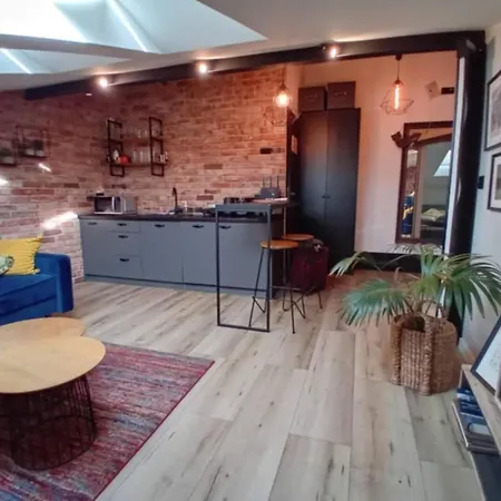 Chic Brick Nest - Ac - 2 Апартаменты *